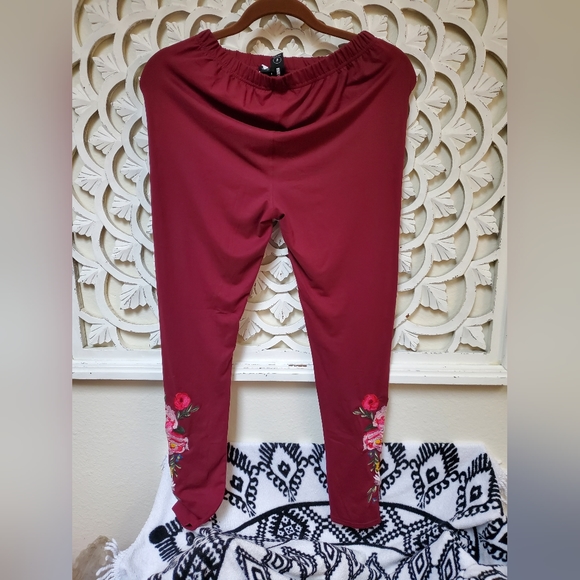 Super Soft Floral Embroidered Leggings Agnes & Dora Large - Picture 4 of 8